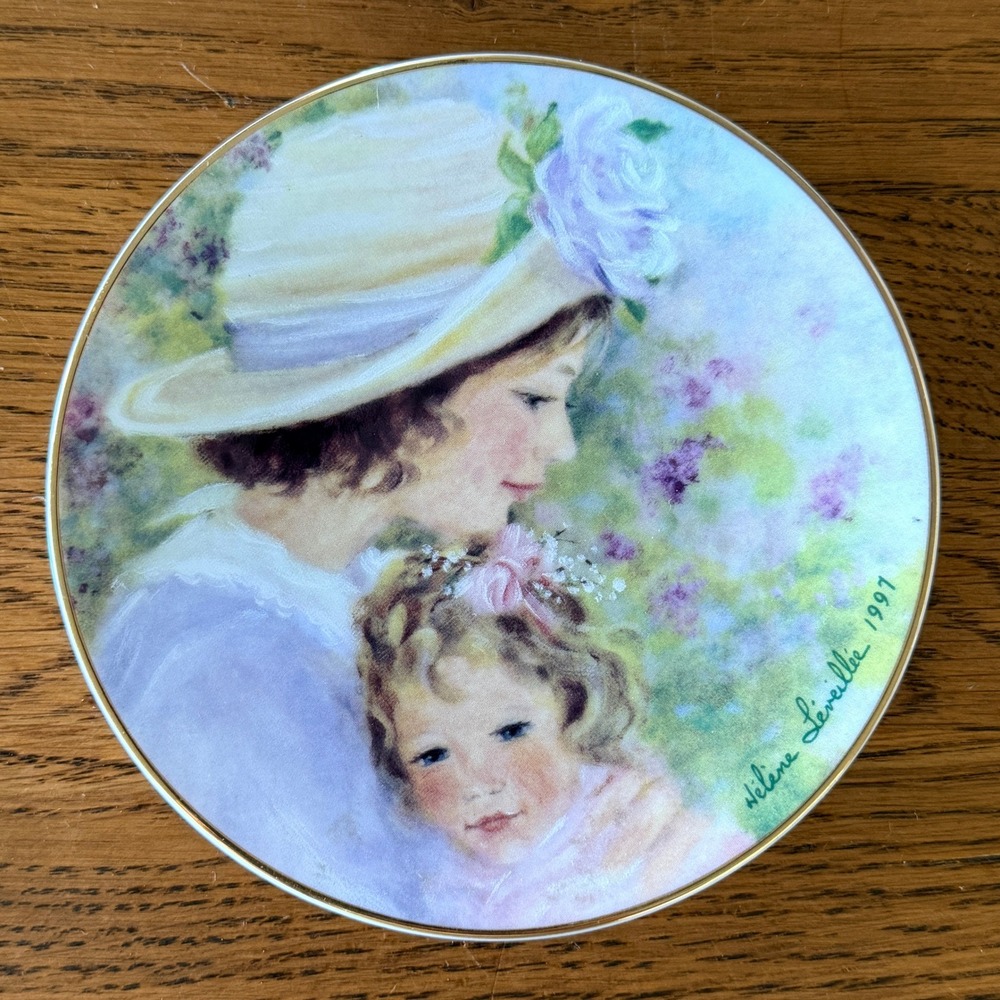 Avon Tender Moments 1997 Mother's Day Plate Helene Leveillee Gold Trim 5in 1997